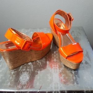 BCBG nwot Neon Orange Platform wedges size 7.5